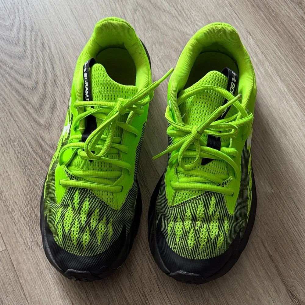 Under Armour Neon Green and Black Youth Running Shoes - Picture 1 of 3